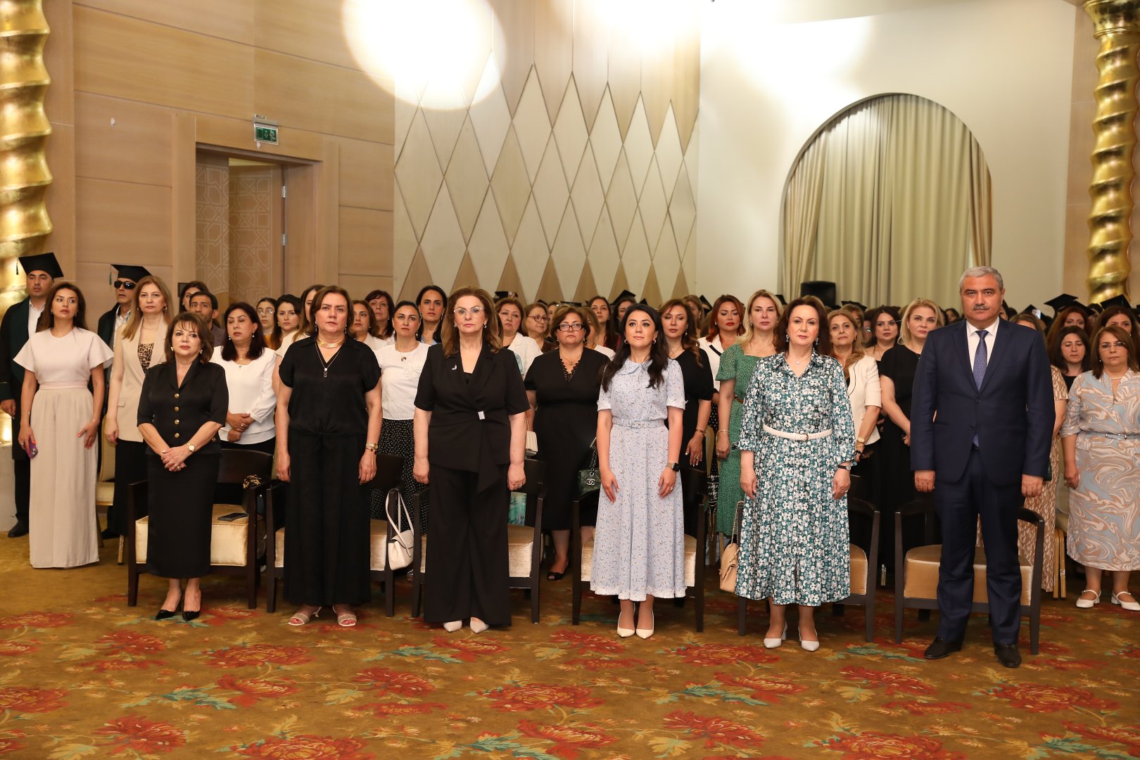 Səhiyyə naziri məzunlarla görüşdə: "Azərbaycanın sağlam gələcəyi sizin əlinizdədir” (FOTO)