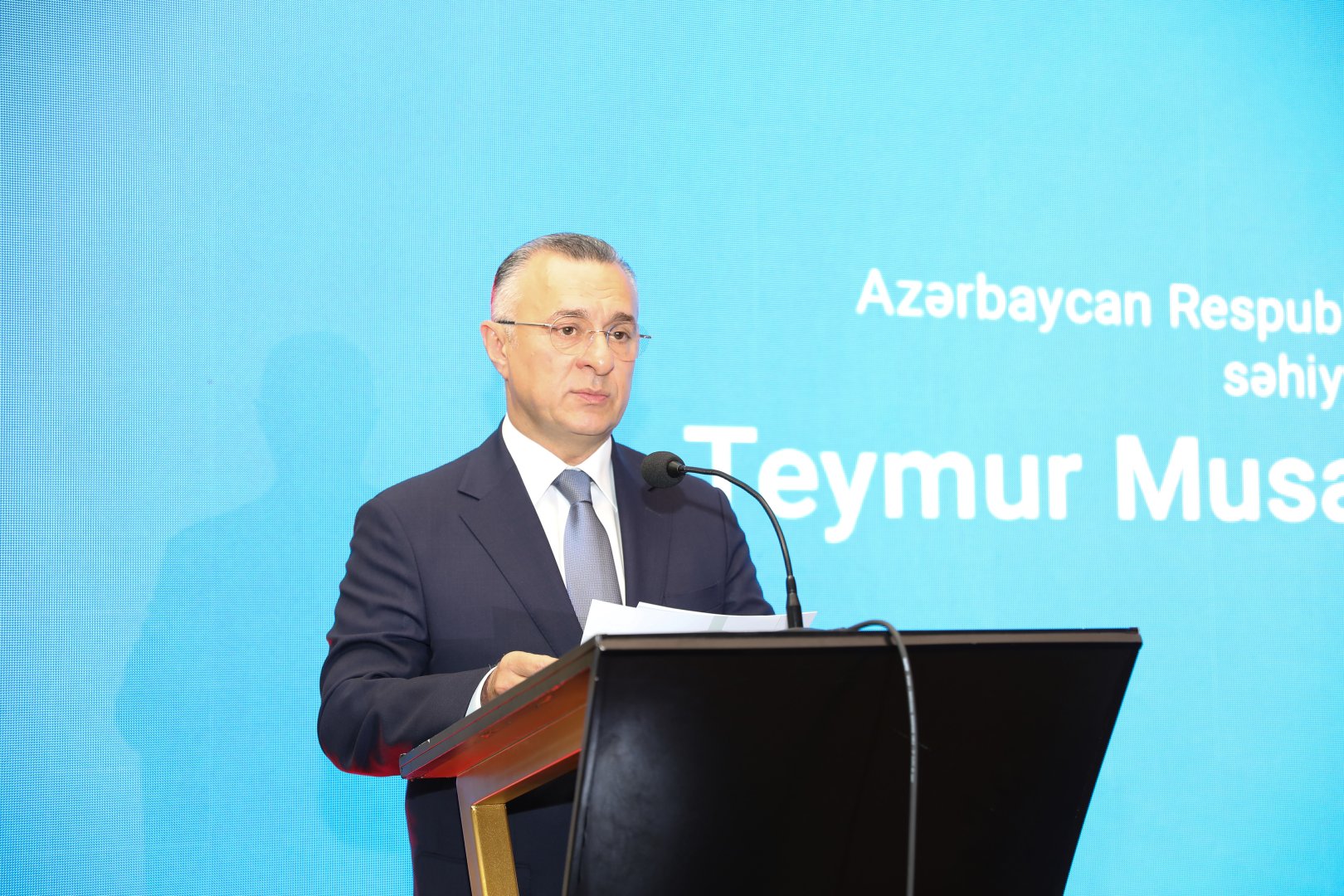 Səhiyyə naziri məzunlarla görüşdə: "Azərbaycanın sağlam gələcəyi sizin əlinizdədir” (FOTO)