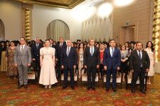 Səhiyyə naziri məzunlarla görüşdə: "Azərbaycanın sağlam gələcəyi sizin əlinizdədir” (FOTO)