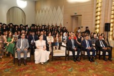 Səhiyyə naziri məzunlarla görüşdə: "Azərbaycanın sağlam gələcəyi sizin əlinizdədir” (FOTO)