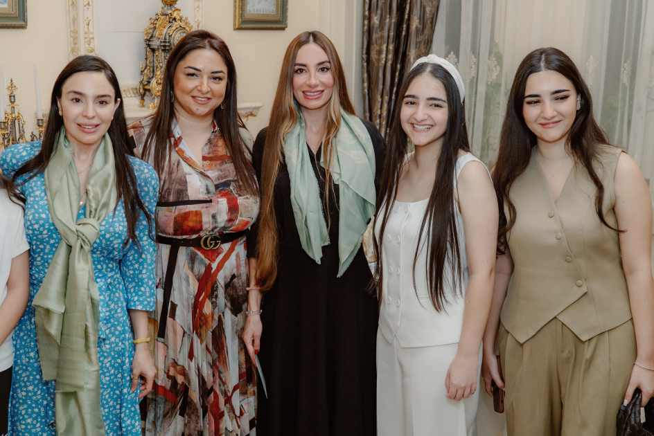Maqsud İbrahimbəyov Yaradıcılıq Mərkəzində “Zeynəbin sehrli dünyası” adlı sərginin açılışı olub (FOTO)