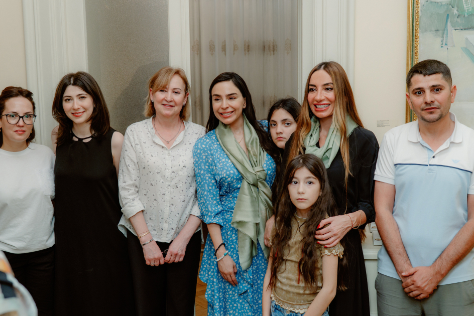 Maqsud İbrahimbəyov Yaradıcılıq Mərkəzində “Zeynəbin sehrli dünyası” adlı sərginin açılışı olub (FOTO)