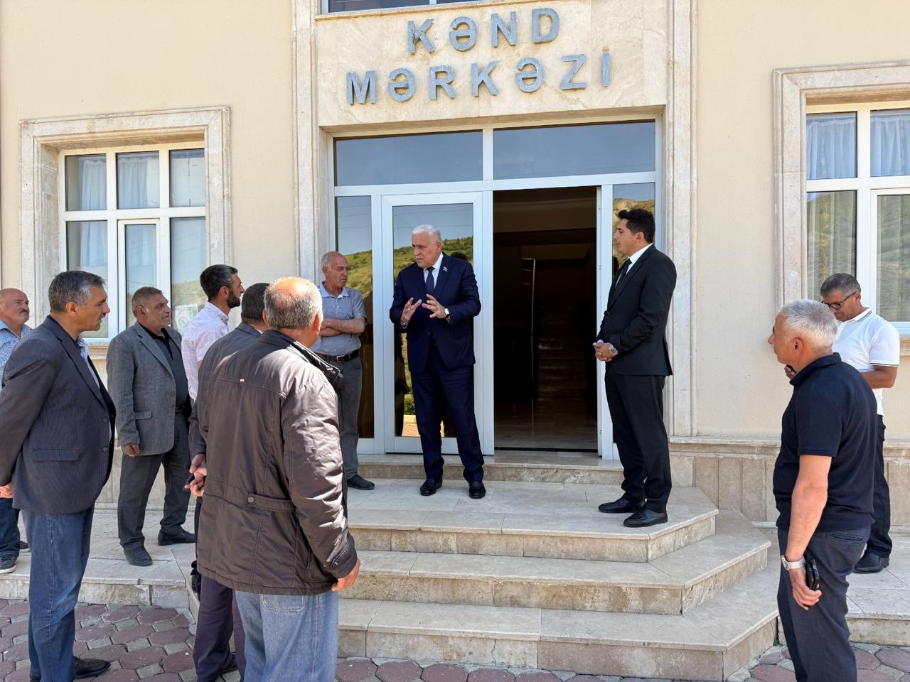 Milli Məclisin deputatı Vüqar Rəhimzadə Culfada seçiciləri ilə növbəti görüşünü keçirib (FOTO)