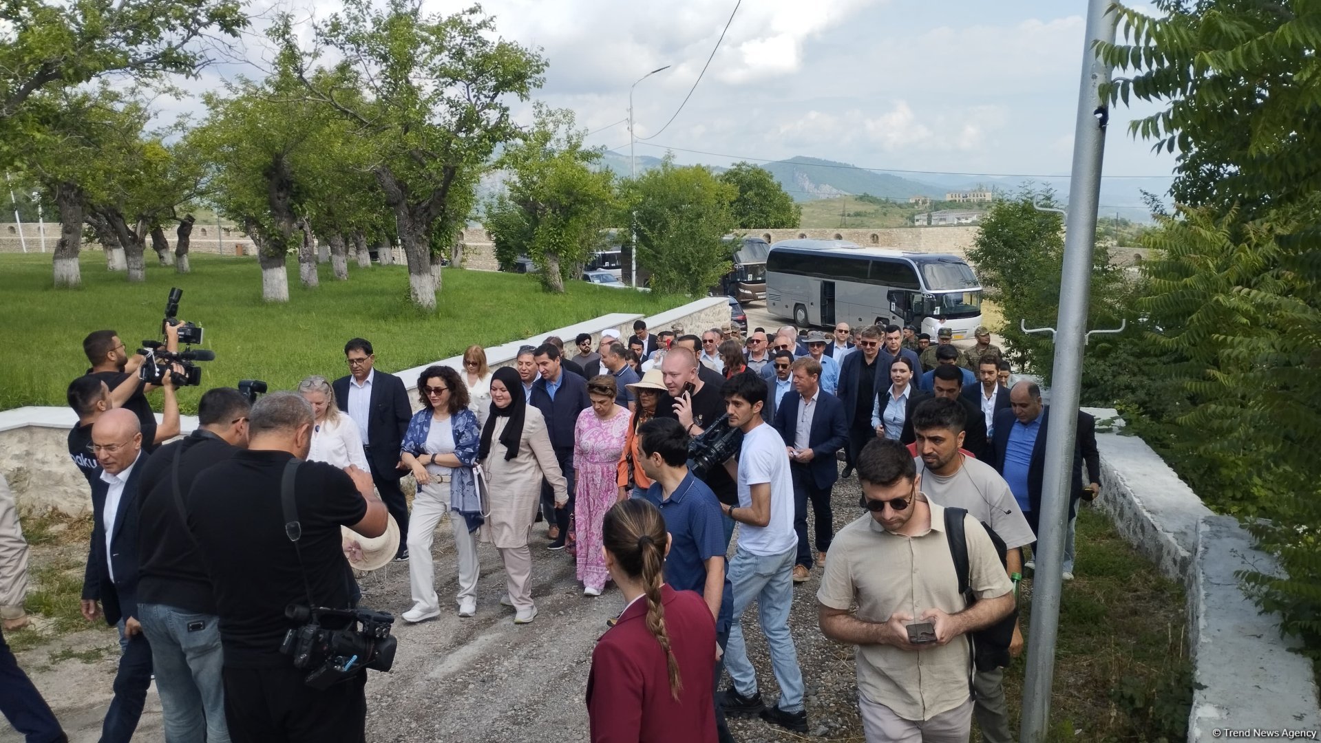 Diplomatik korpusun nümayəndələri Şuşa şəhəri ilə tanış olublar (FOTO) (YENİLƏNİB)