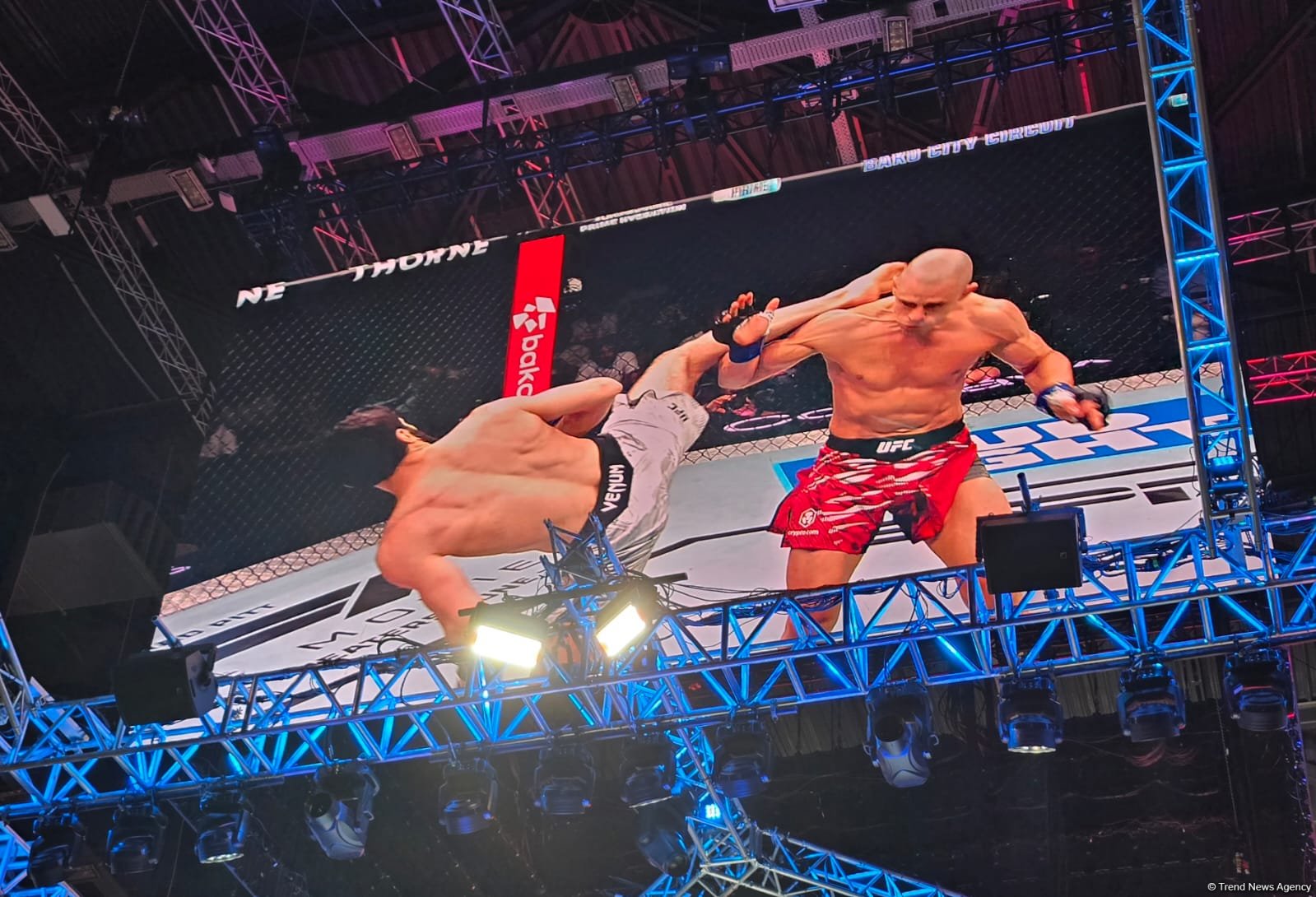 UFC Fight Night: Tacikistan təmsilçisi qalib olub (FOTO)