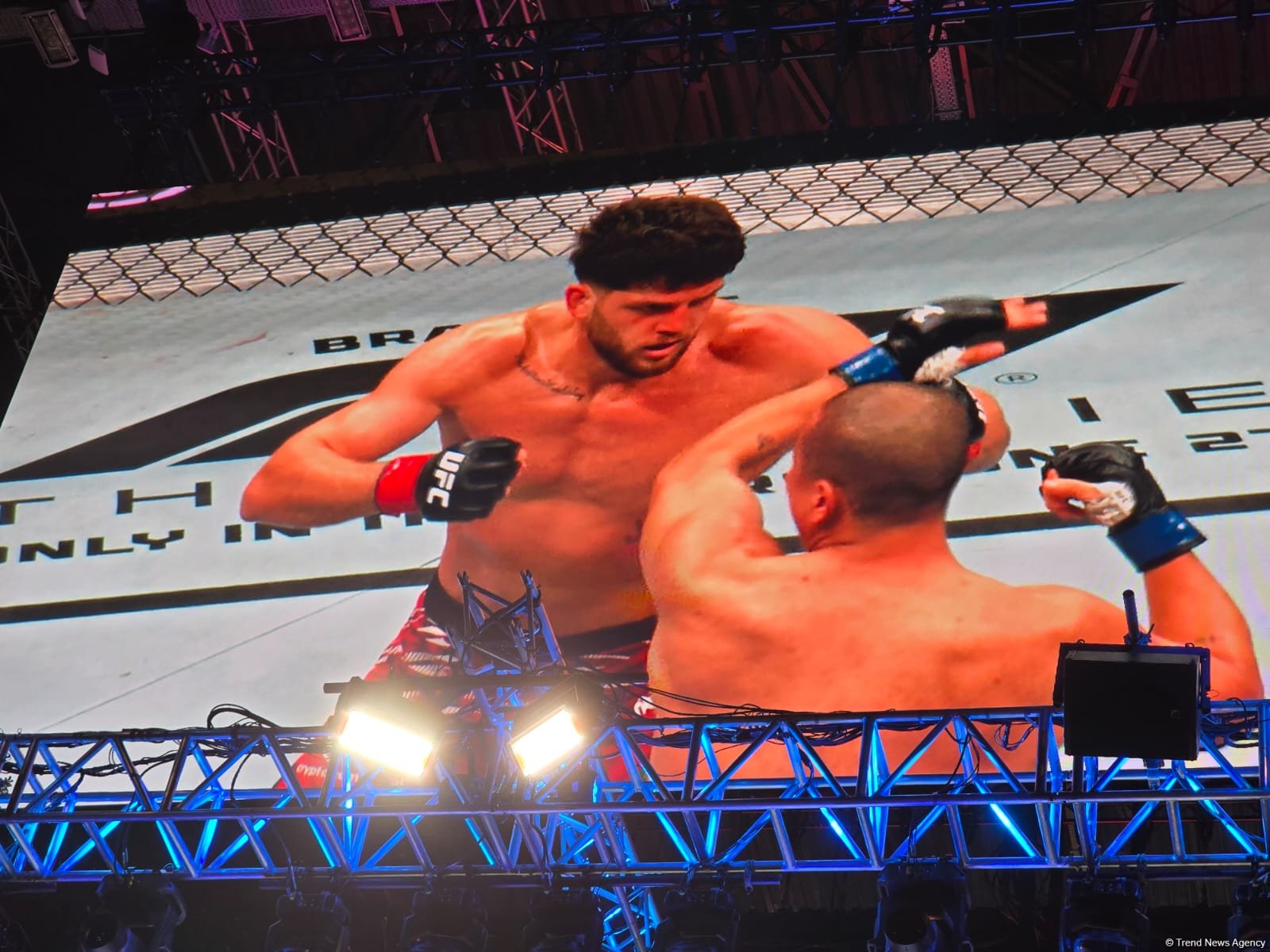 UFC Fight Night: Cənubi Koreyadan olan döyüşçü qalib olub (FOTO)
