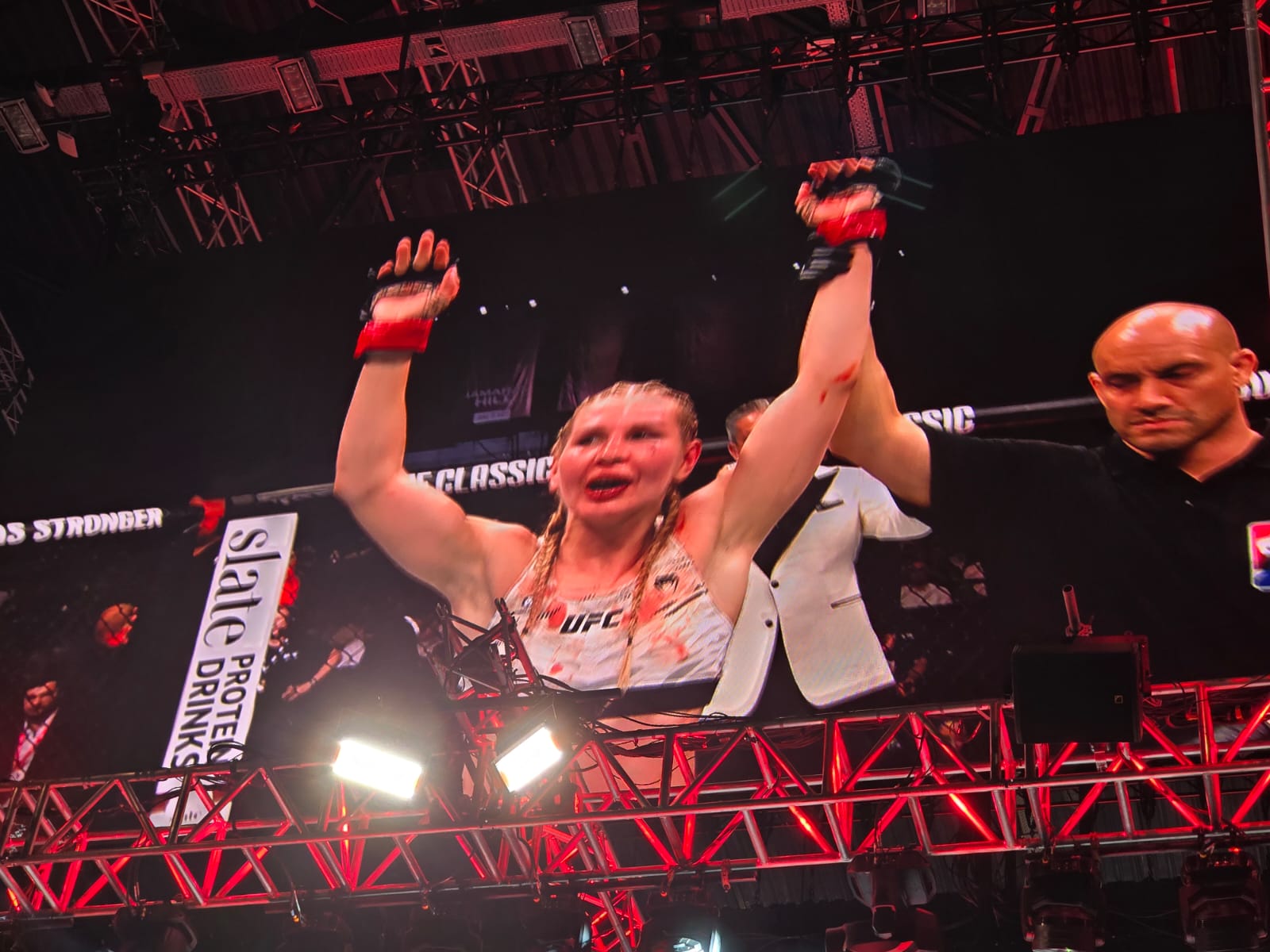 UFC Fight Night: Rusiyalı döyüşçü qələbə qazanıb (FOTO)