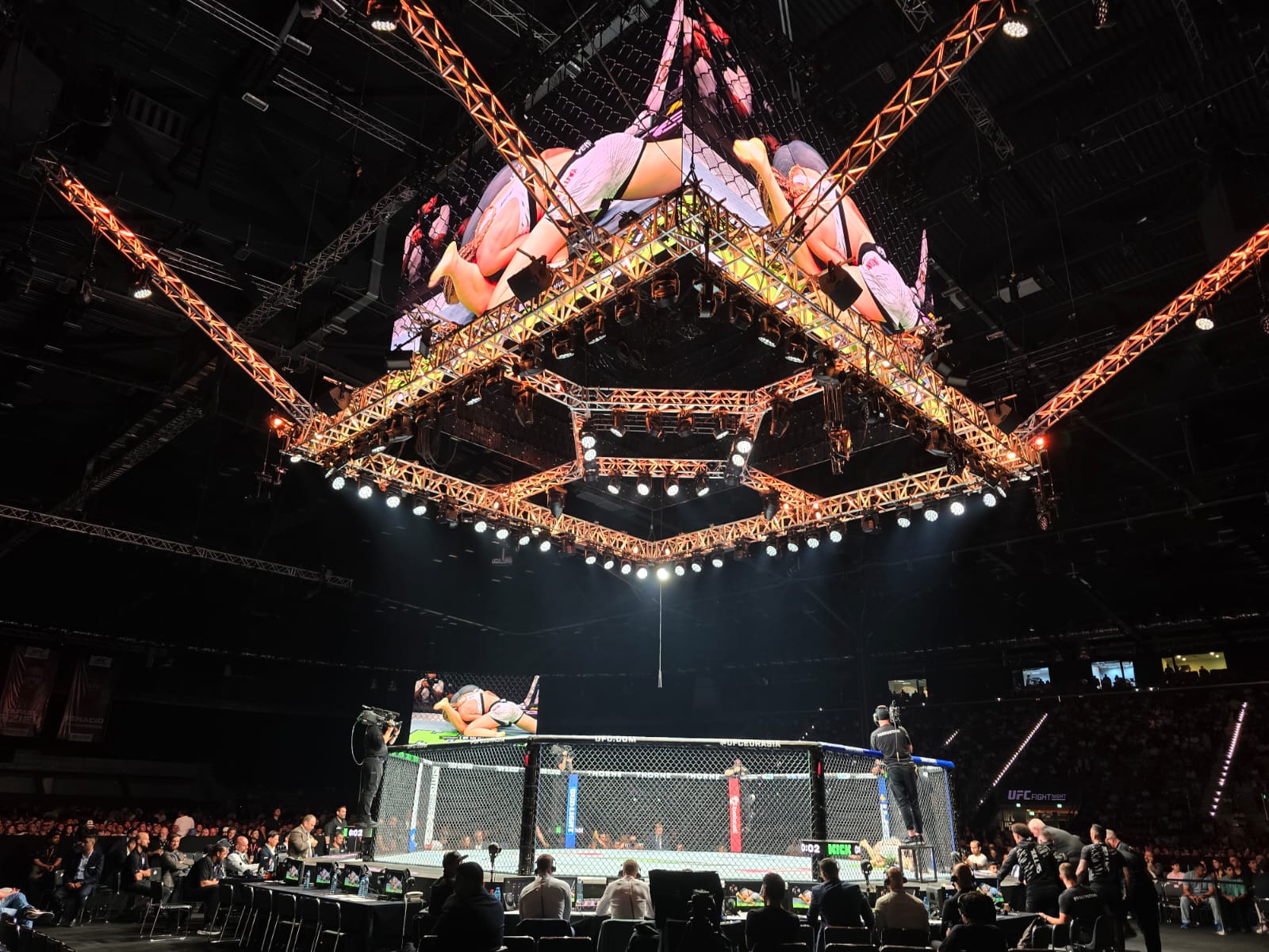 UFC Fight Night: Rusiyalı döyüşçü qələbə qazanıb (FOTO)