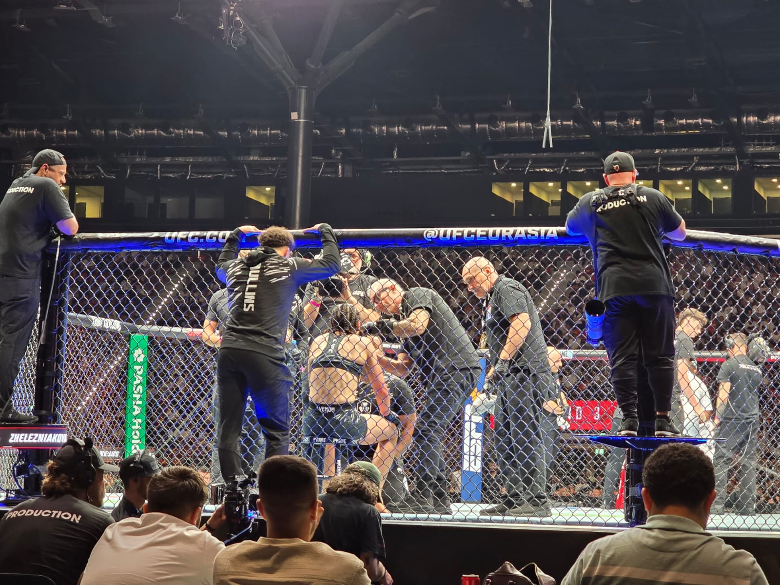 UFC Fight Night: Rusiyalı döyüşçü qələbə qazanıb (FOTO)
