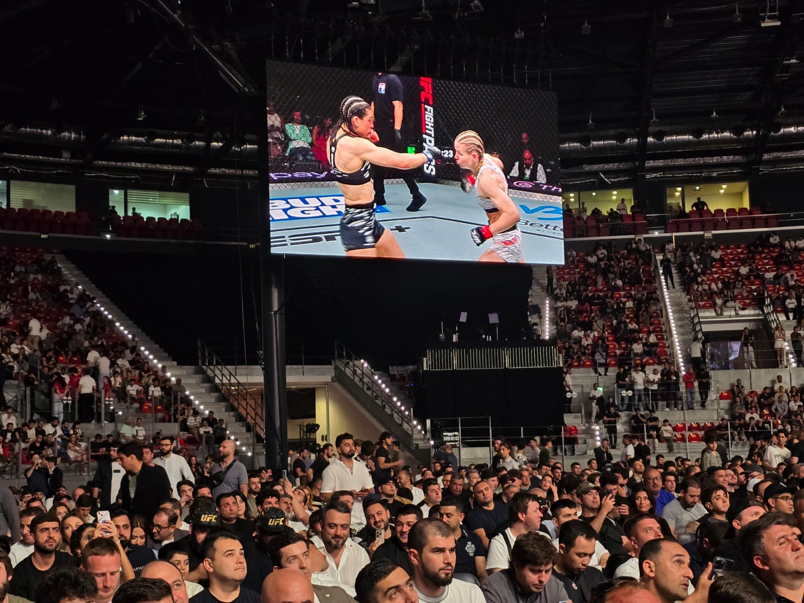 UFC Fight Night: Rusiyalı döyüşçü qələbə qazanıb (FOTO)