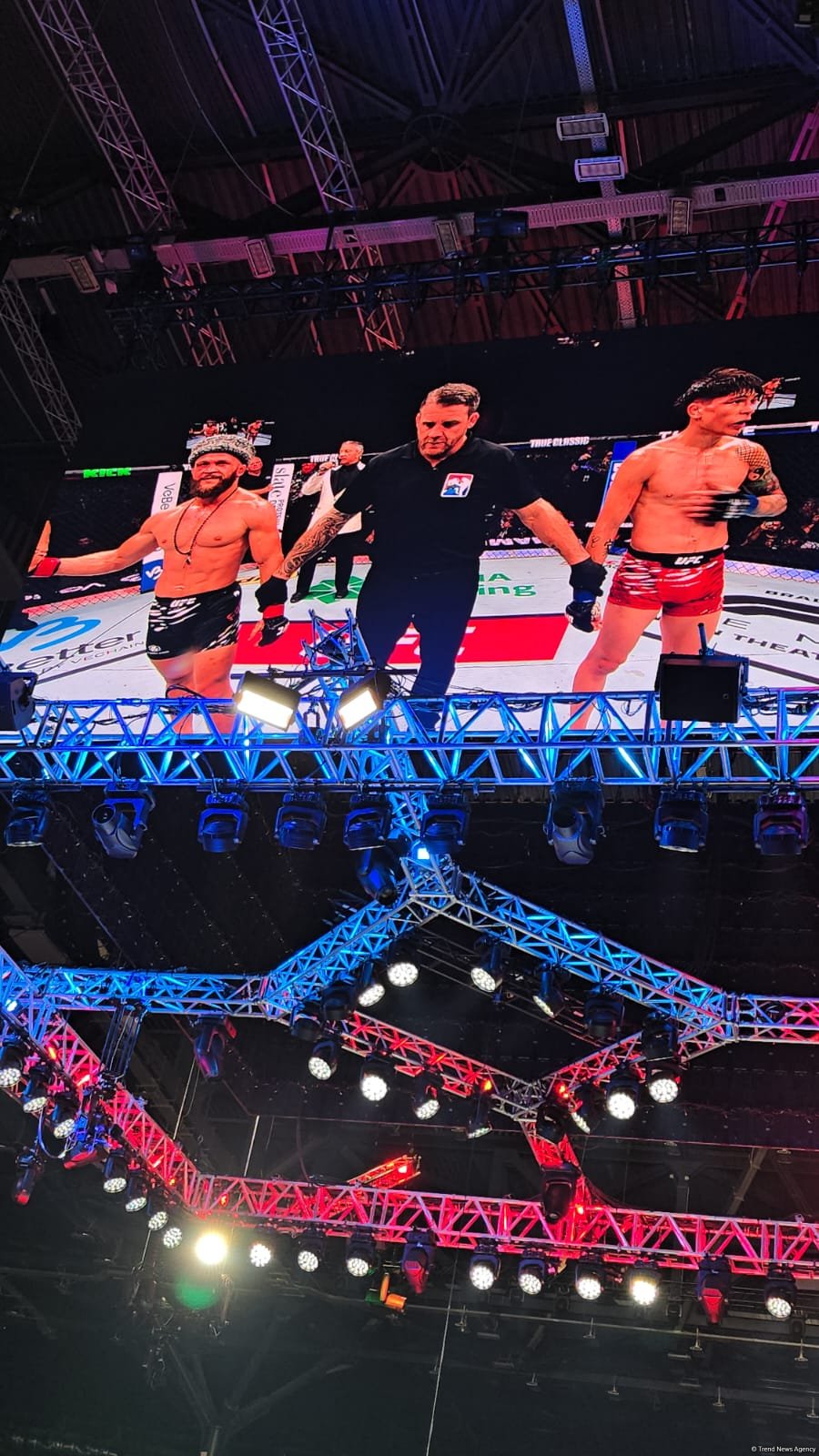 UFC Fight Night: Rafael Fiziyev qalib olub (FOTO)