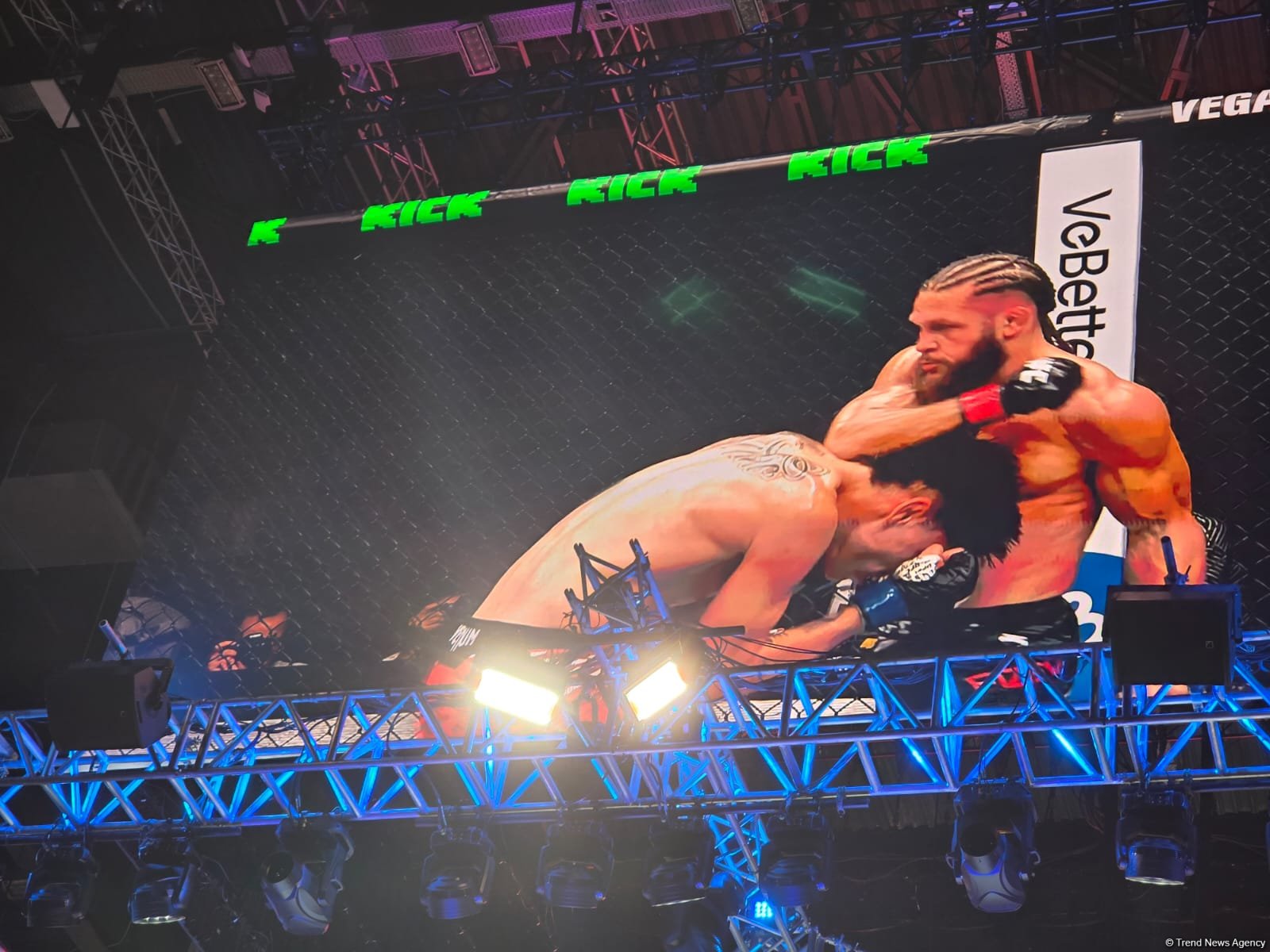 UFC Fight Night: Rafael Fiziyev qalib olub (FOTO)