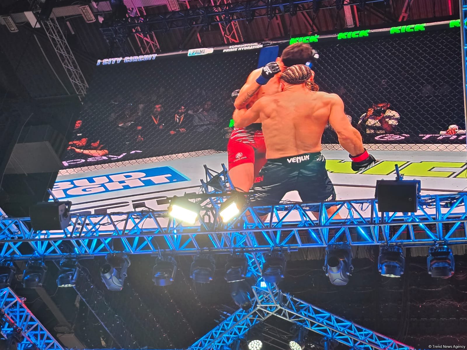 UFC Fight Night: Rafael Fiziyev qalib olub (FOTO)