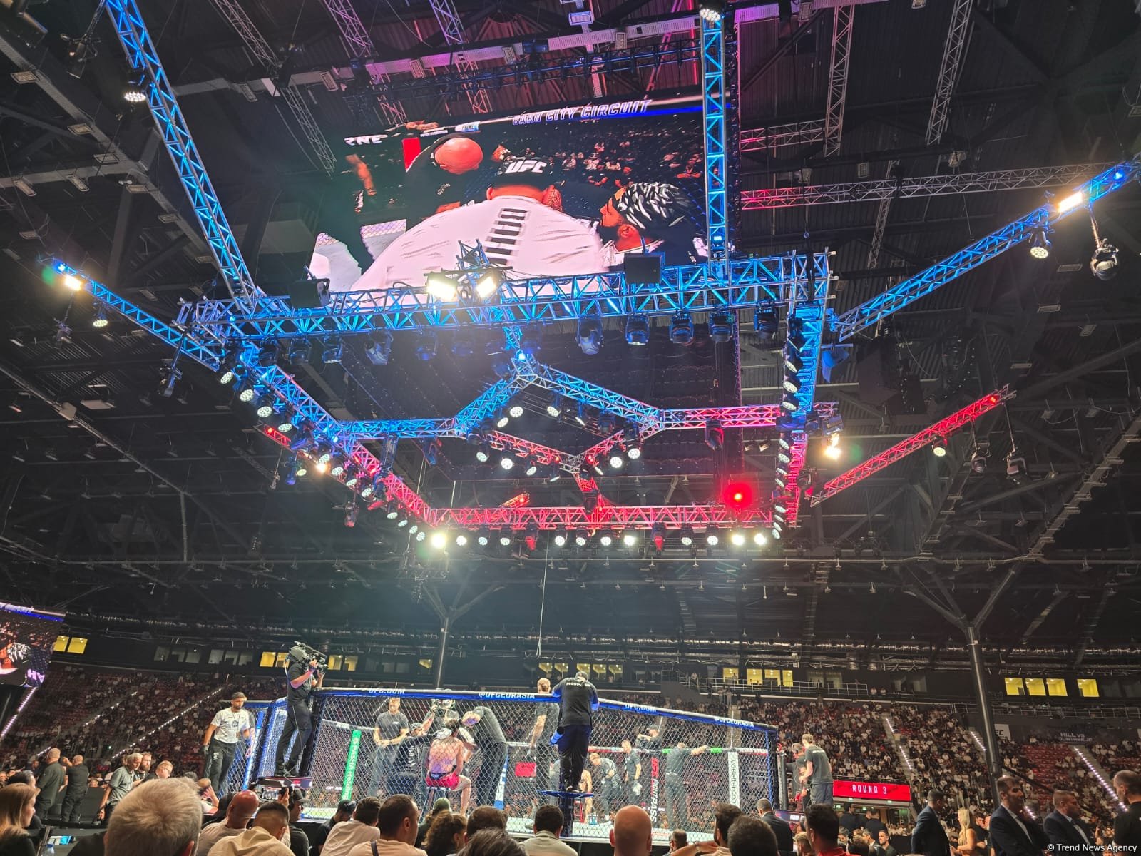 UFC Fight Night: Rafael Fiziyev qalib olub (FOTO)