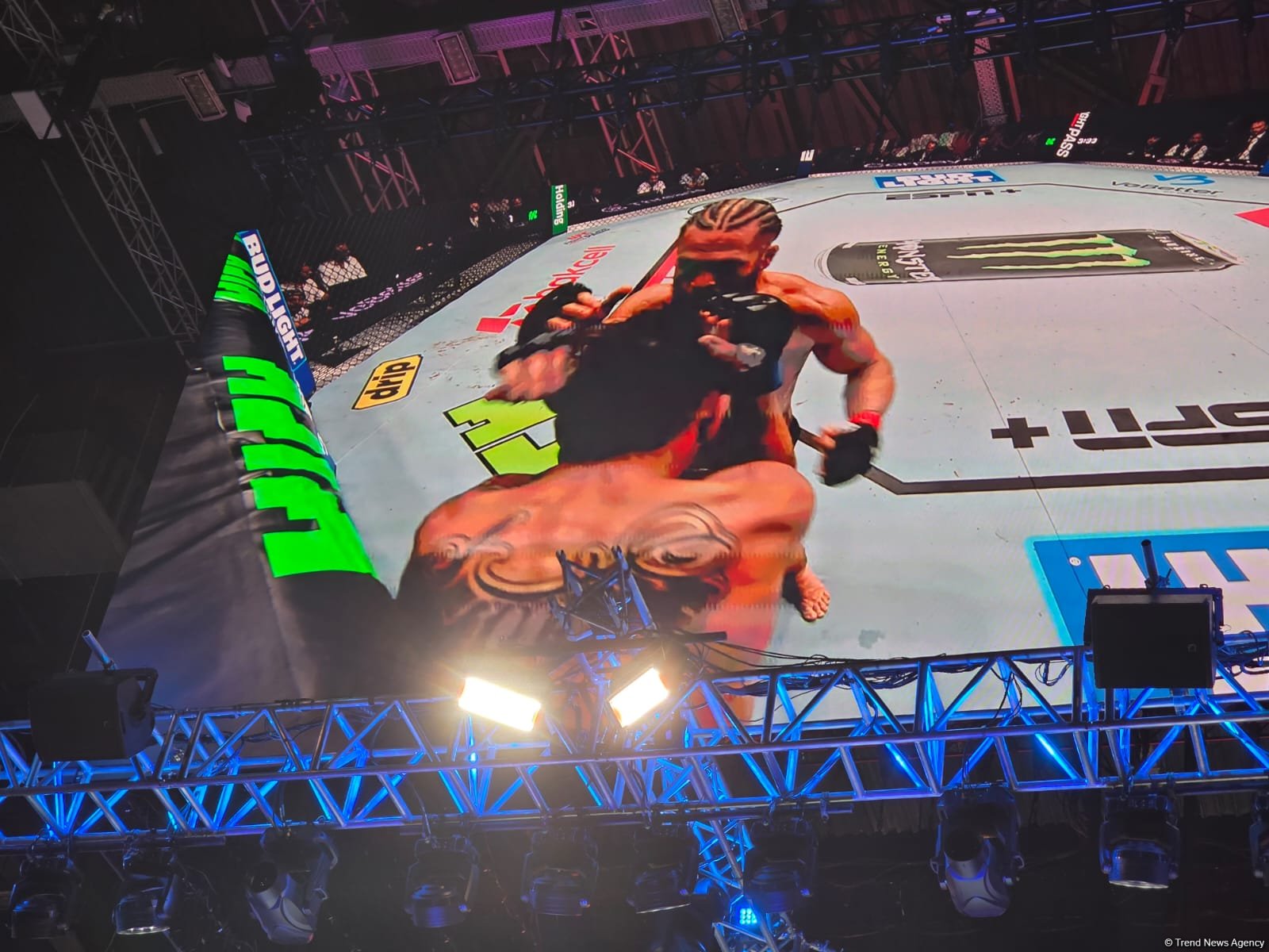 UFC Fight Night: Rafael Fiziyev qalib olub (FOTO)