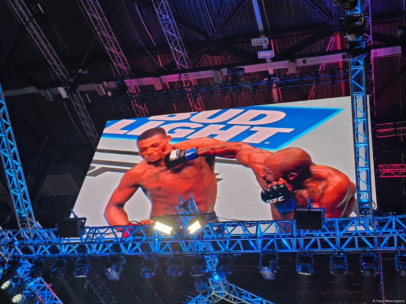 UFC Fight Night: Amerikalı Xəlil Rauntri Junior qalib olub (FOTO)