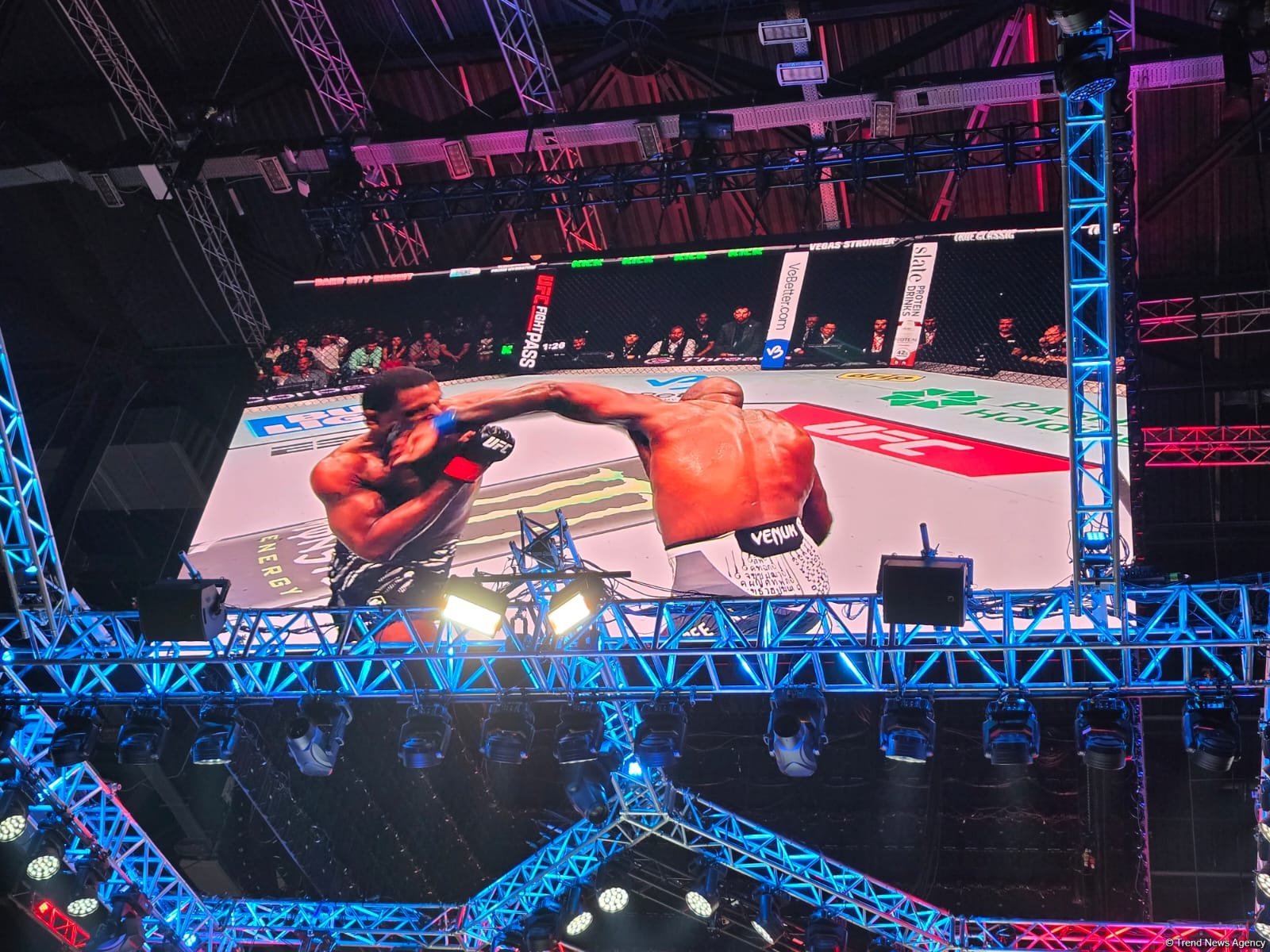 UFC Fight Night: Amerikalı Xəlil Rauntri Junior qalib olub (FOTO)