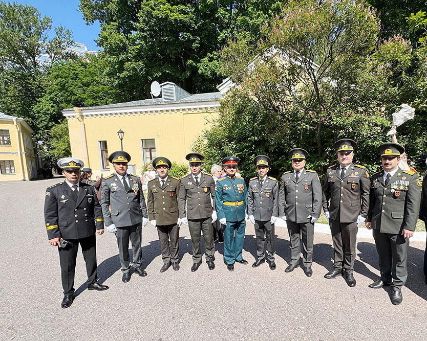 Rusiyada təhsilini bitirən hərbi qulluqçularımıza diplomlar təqdim edilib (FOTO)