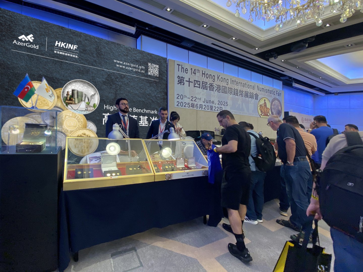 "AzerGold" QSC-nin sikkələri Honkonq Beynəlxalq Numizmatika Sərgisində təqdim olunub (FOTO)