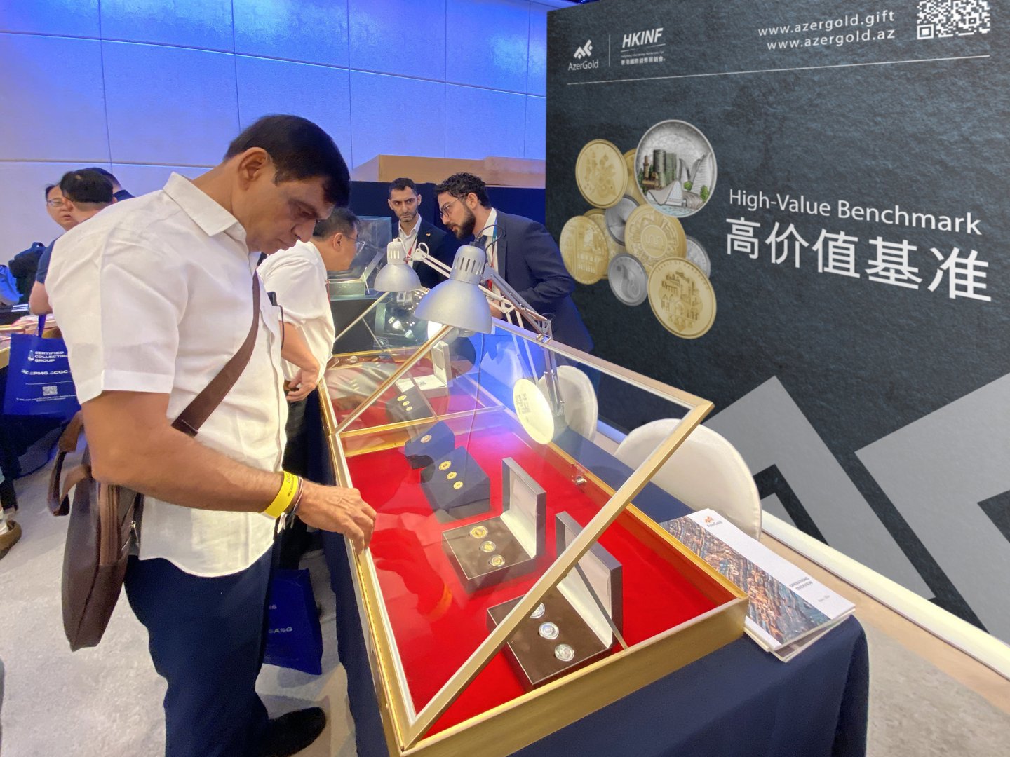 "AzerGold" QSC-nin sikkələri Honkonq Beynəlxalq Numizmatika Sərgisində təqdim olunub (FOTO)