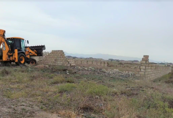 Fövqəladə Hallar Nazirliyi tərəfindən qanunsuz tikililər sökülüb (FOTO)