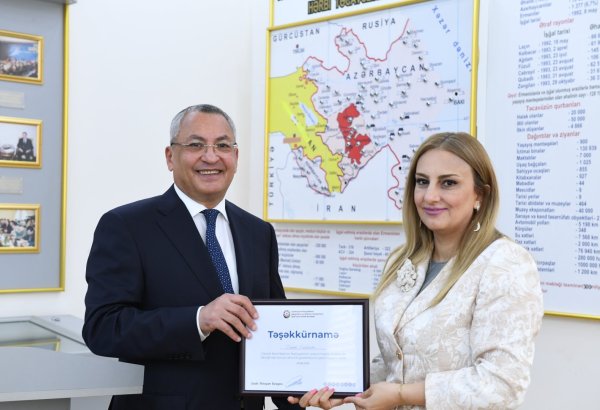 "Qaçqınkom"da dövlət qulluqçularının peşə bayramı gününə həsr olunmuş tədbir keçirilib (FOTO)