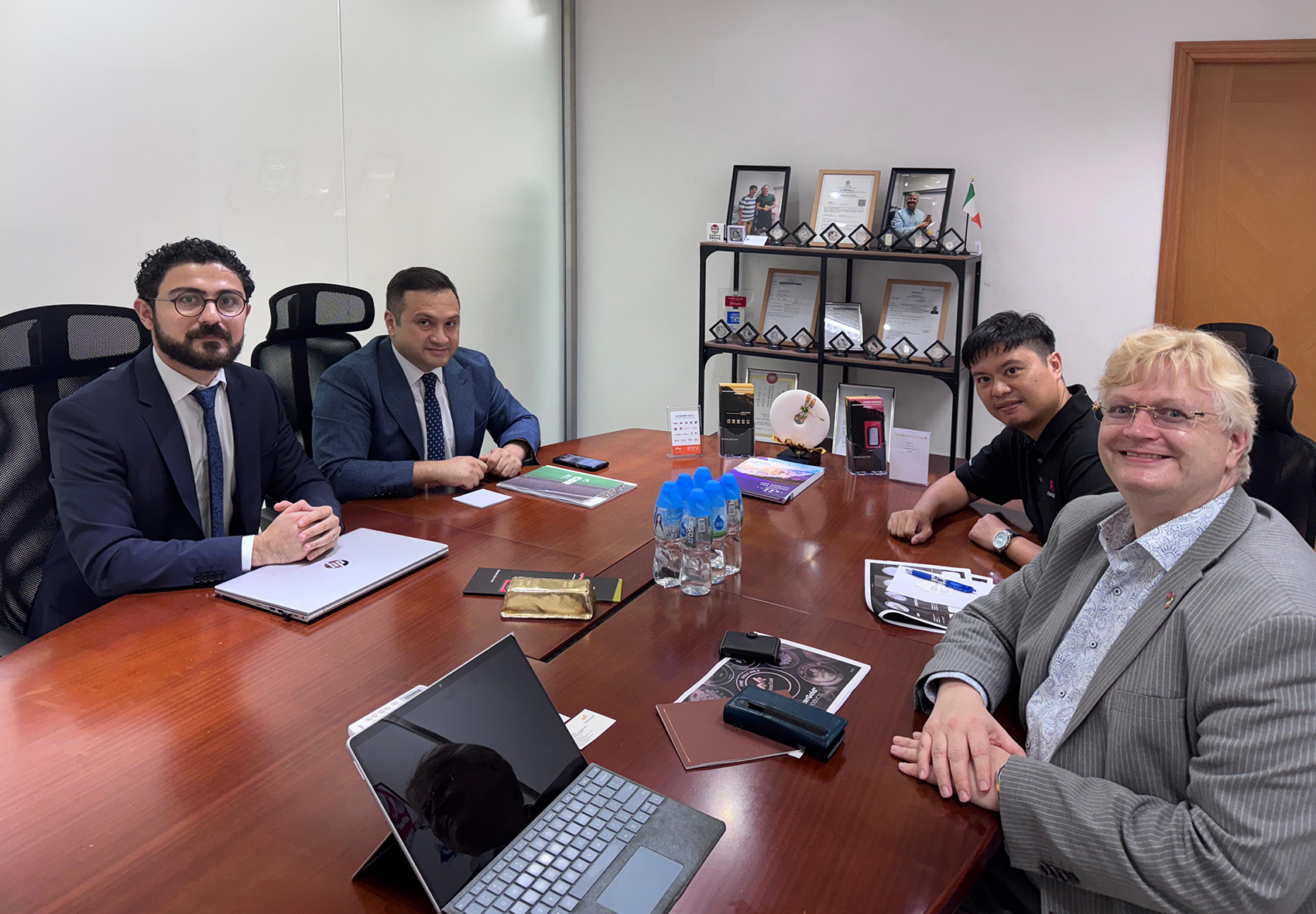 "AzerGold" QSC-nin sikkələri Honkonq Beynəlxalq Numizmatika Sərgisində təqdim olunub (FOTO)