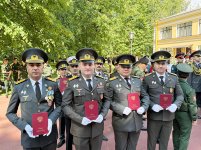 Rusiyada təhsilini bitirən hərbi qulluqçularımıza diplomlar təqdim edilib (FOTO)