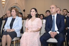 Heydər Əliyev Fondunun vitse-prezidenti Leyla Əliyeva “Gənc qızların təhsilinə dəstək” layihəsi iştirakçılarının məzun günündə iştirak edib (FOTO)