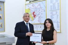 "Qaçqınkom"da dövlət qulluqçularının peşə bayramı gününə həsr olunmuş tədbir keçirilib (FOTO)