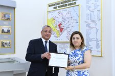 "Qaçqınkom"da dövlət qulluqçularının peşə bayramı gününə həsr olunmuş tədbir keçirilib (FOTO)