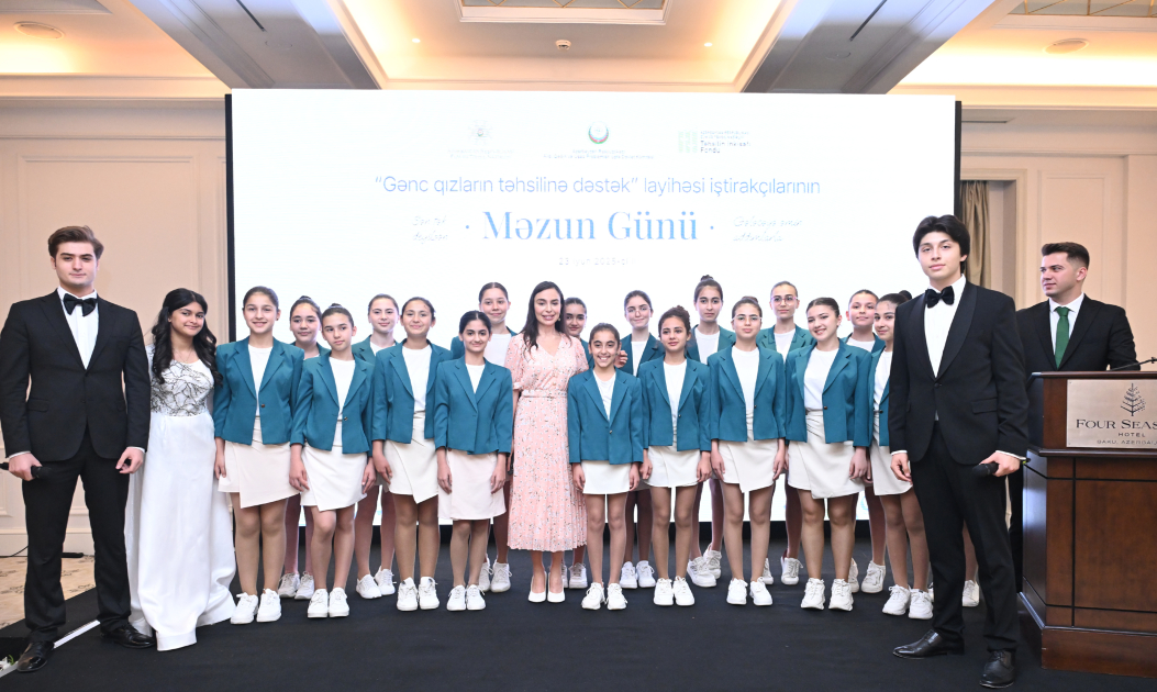 Heydər Əliyev Fondunun vitse-prezidenti Leyla Əliyeva “Gənc qızların təhsilinə dəstək” layihəsi iştirakçılarının məzun günündə iştirak edib (FOTO)