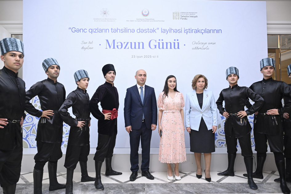 Heydər Əliyev Fondunun vitse-prezidenti Leyla Əliyeva “Gənc qızların təhsilinə dəstək” layihəsi iştirakçılarının məzun günündə iştirak edib (FOTO)