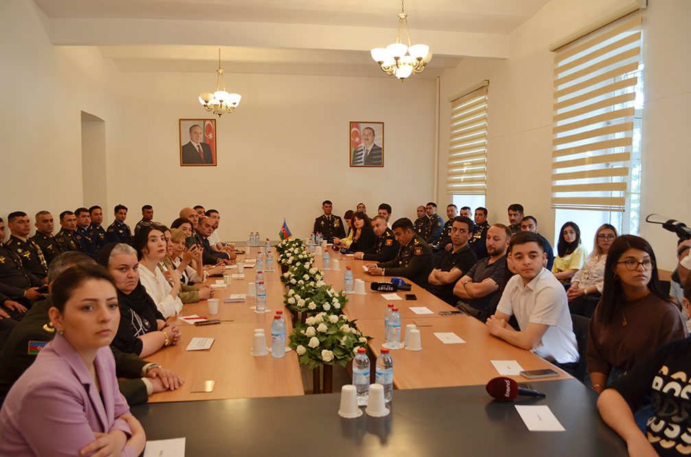 Müdafiə Nazirliyində media və QHT nümayəndələri ilə görüş keçirilib (FOTO)