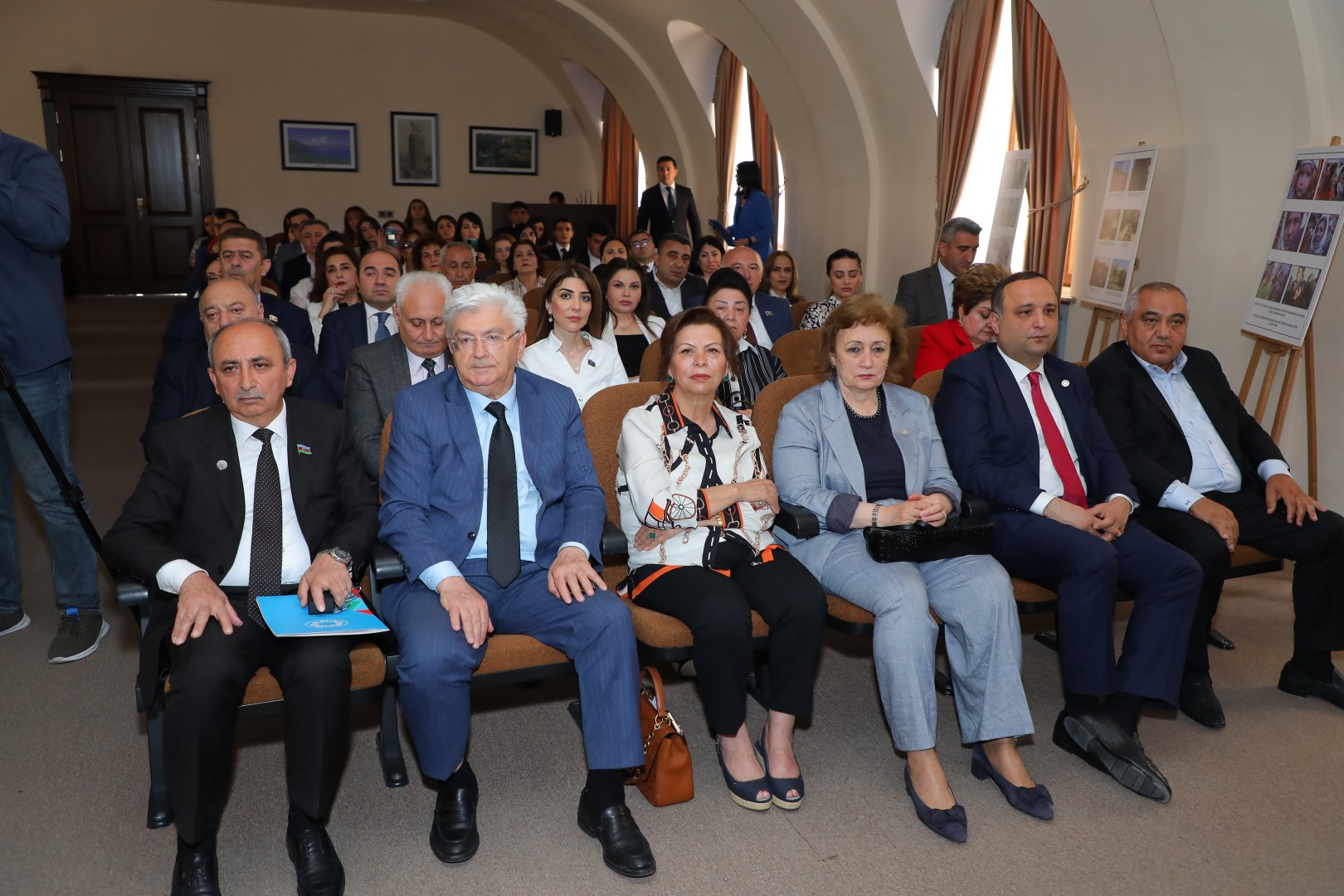 Ermənistandan zorla çıxarılan azərbaycanlıların qayıdış hüququ ətrafında fikir mübadiləsi aparılıb (FOTO)