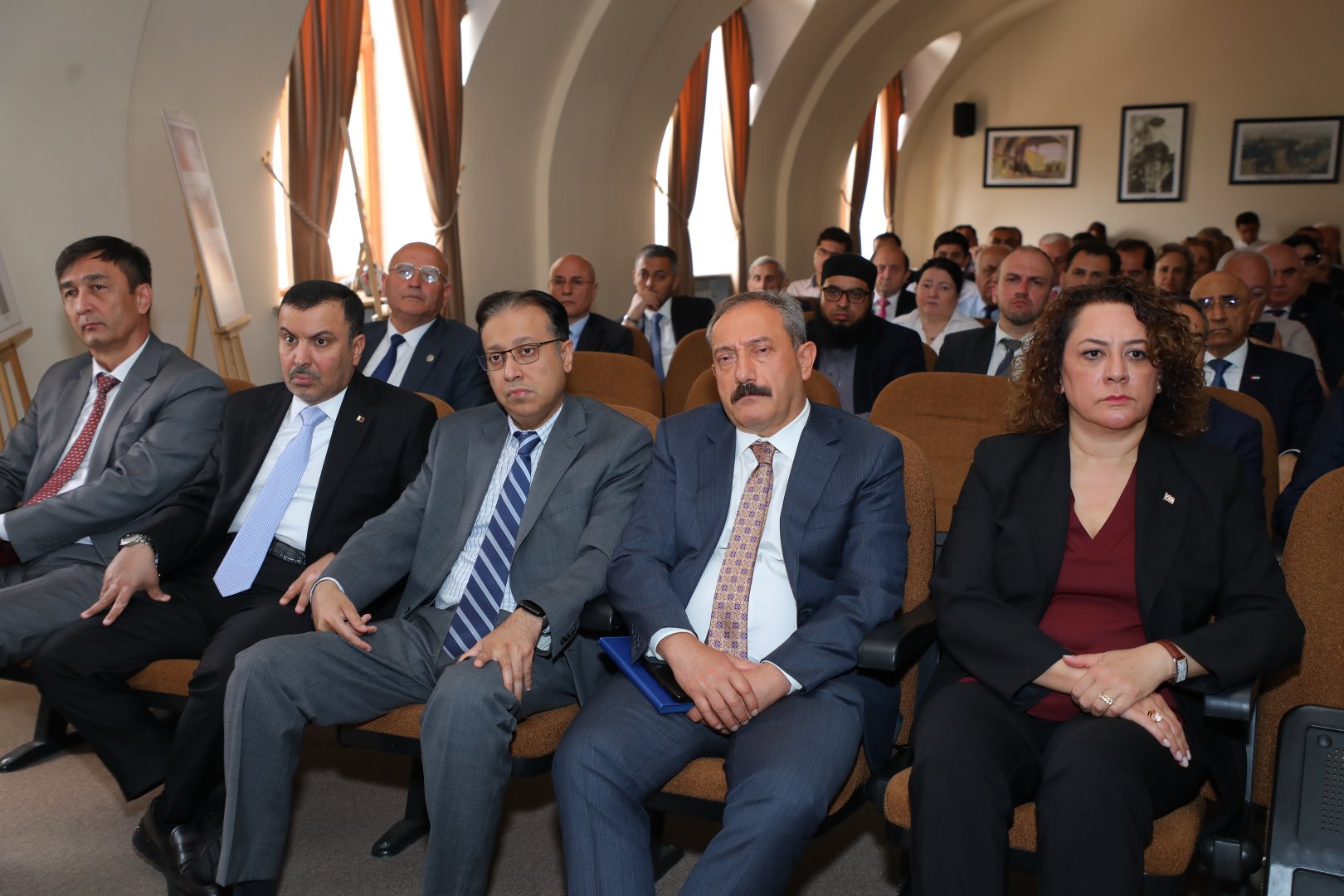 Ermənistandan zorla çıxarılan azərbaycanlıların qayıdış hüququ ətrafında fikir mübadiləsi aparılıb (FOTO)