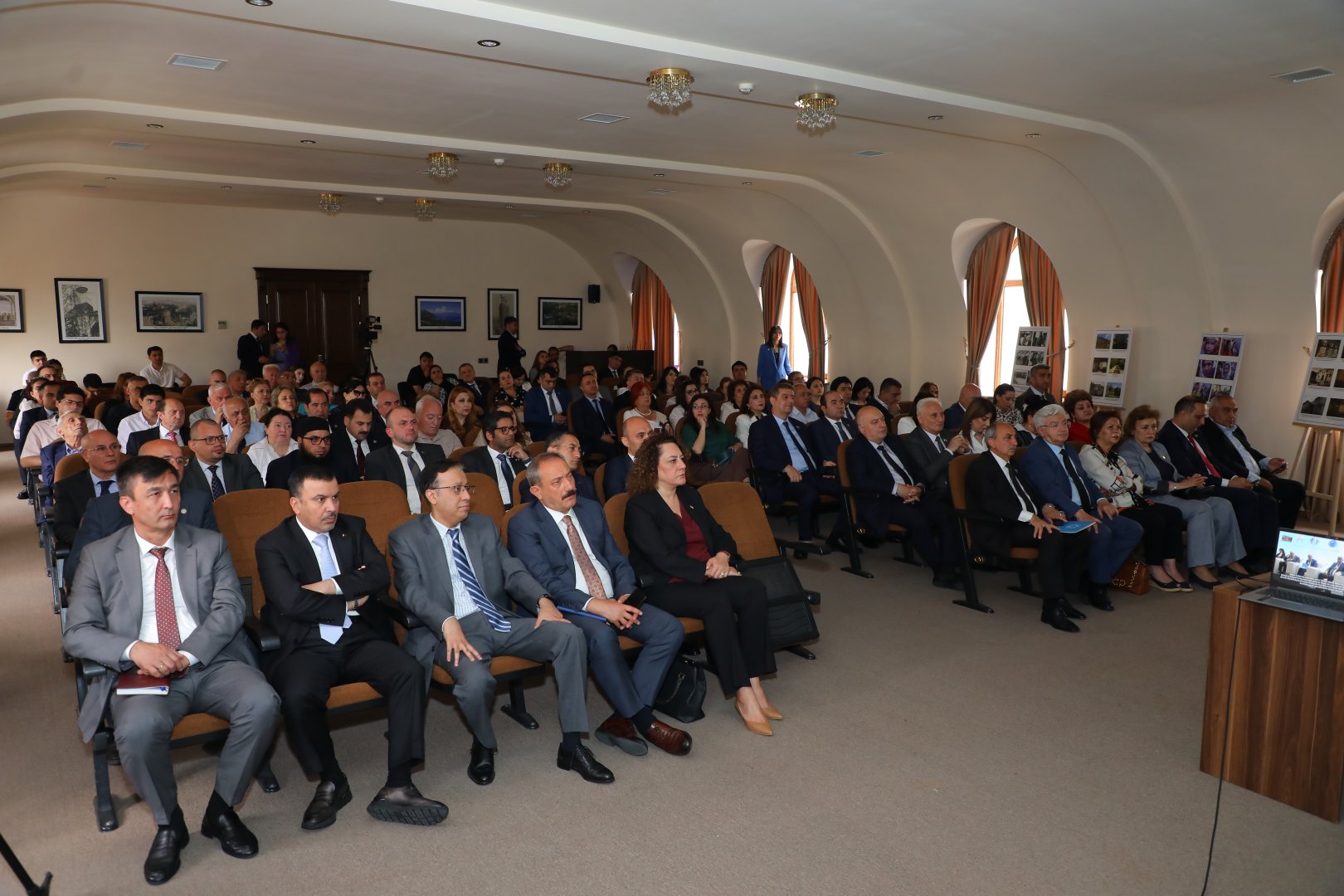 Ermənistandan zorla çıxarılan azərbaycanlıların qayıdış hüququ ətrafında fikir mübadiləsi aparılıb (FOTO)