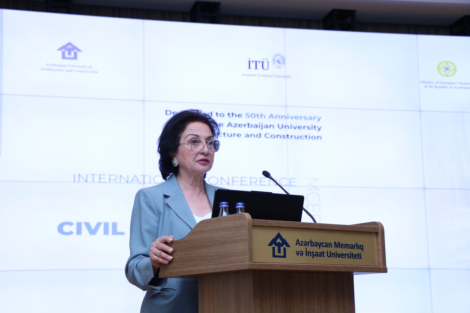 AzMİU-da beynəlxalq elmi konfrans: Dünya alimləri inşaatın müasir problemlərini müzakirə etdilər (FOTO)