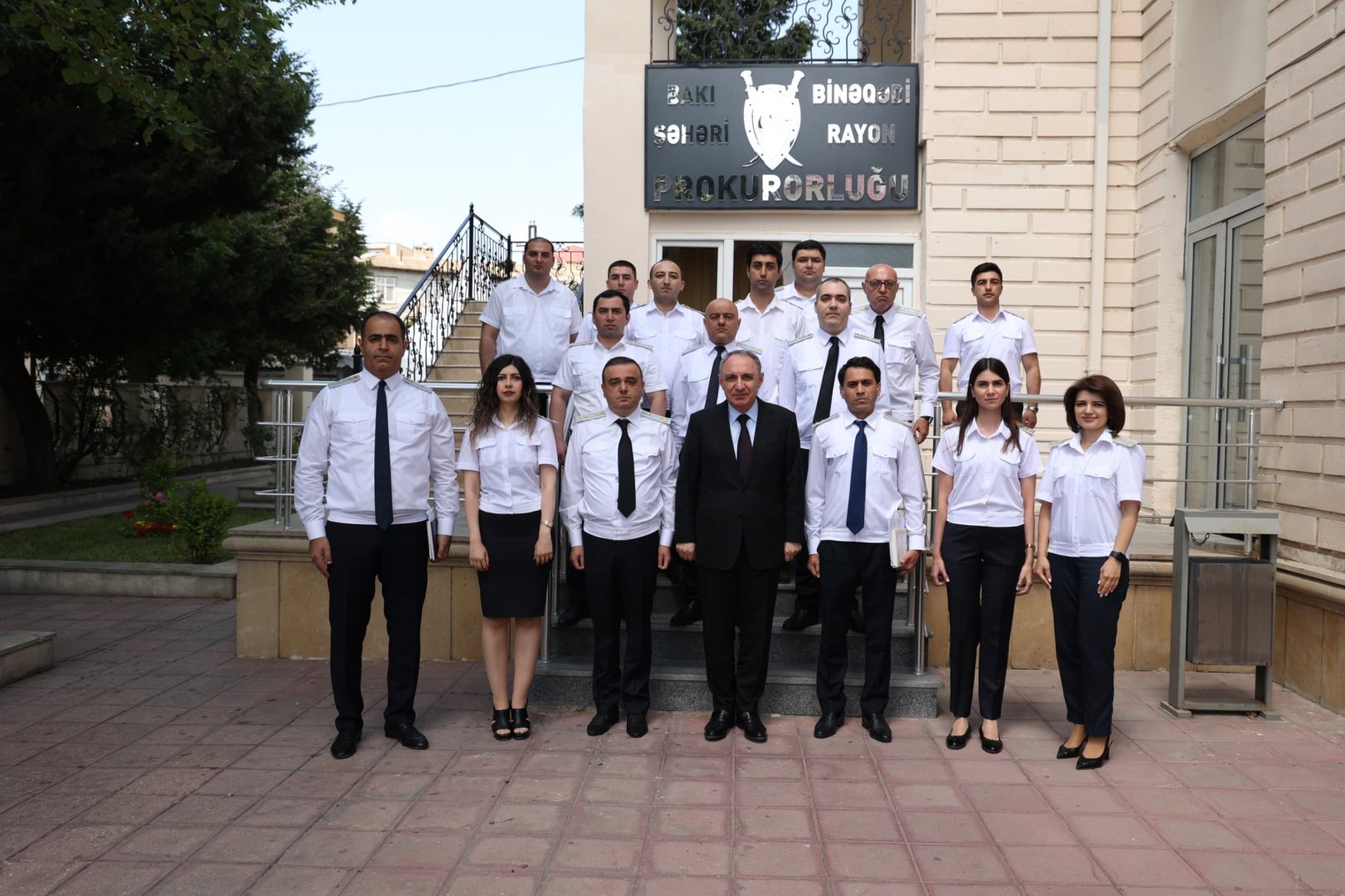 Baş prokuror paytaxtın Binəqədi rayonunda vətəndaşları qəbul edib