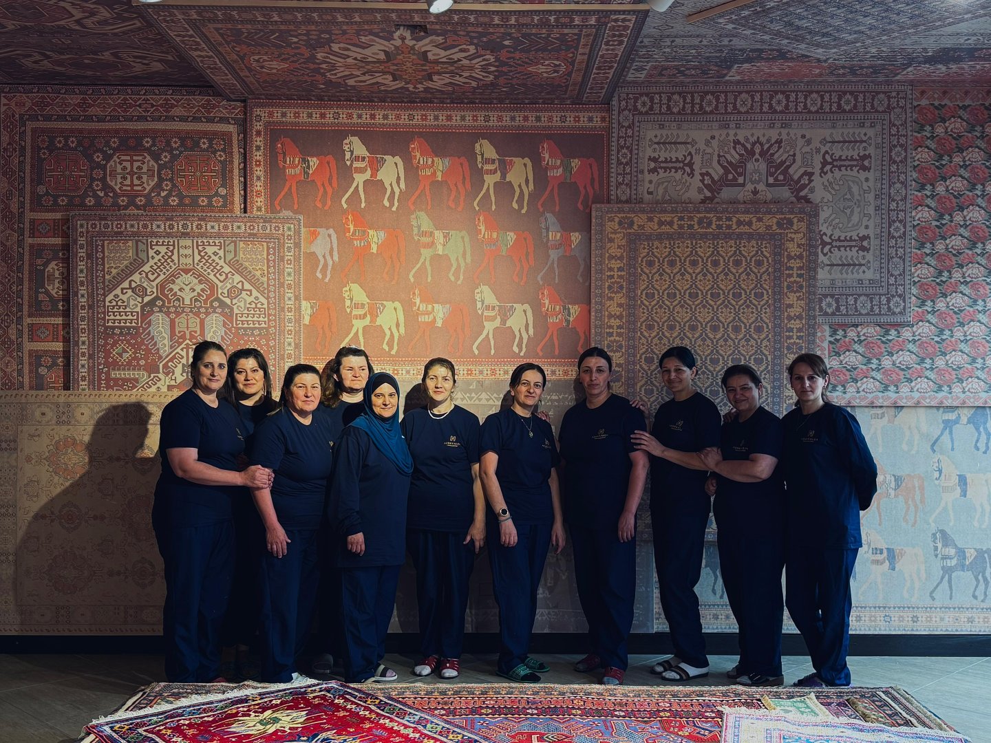 “Azərxalça” ASC-nin Qəbələdə fəaliyyət göstərən emalatxanasında növbəti sərgi və satış salonunun açılışı oldu (FOTO)
