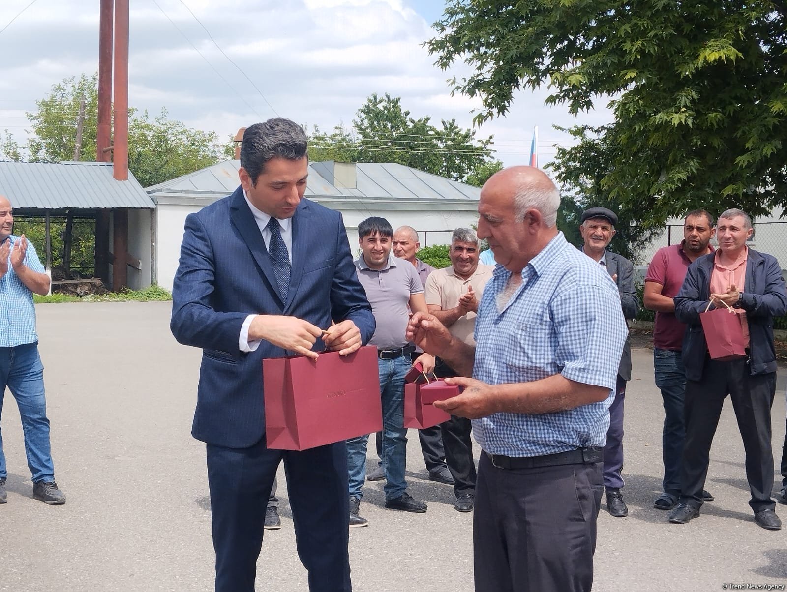 Həsənrizə köçən 40 ailəyə evlərinin açarları təqdim edildi (YENİLƏNİB) (FOTO)