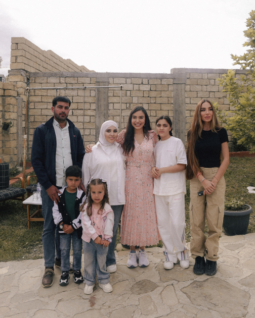 Heydər Əliyev Fondunun vitse-prezidenti Leyla Əliyeva və Bakı Media Mərkəzinin rəhbəri Arzu Əliyeva Xızıda “Gənc arıçı” layihəsinin iştirakçısı ilə görüşüb (FOTO)