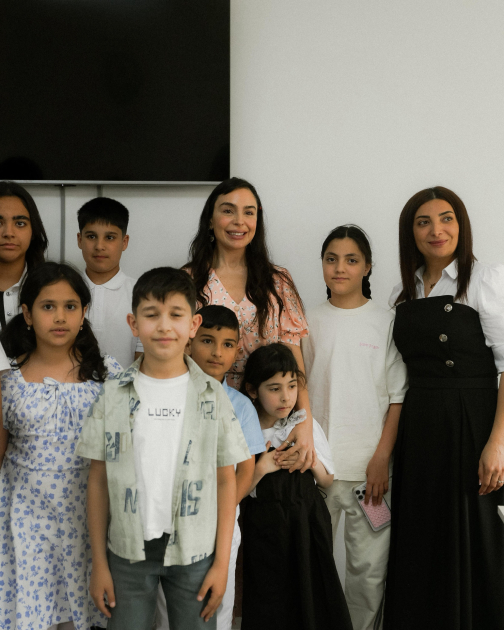 Heydər Əliyev Fondunun vitse-prezidenti Leyla Əliyeva və Bakı Media Mərkəzinin rəhbəri Arzu Əliyeva Xızıda Uşaq-Gənclər İdman-Şahmat Məktəbinin açılışında iştirak ediblər (FOTO)