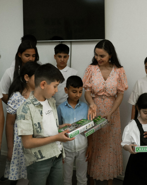 Heydər Əliyev Fondunun vitse-prezidenti Leyla Əliyeva və Bakı Media Mərkəzinin rəhbəri Arzu Əliyeva Xızıda Uşaq-Gənclər İdman-Şahmat Məktəbinin açılışında iştirak ediblər (FOTO)