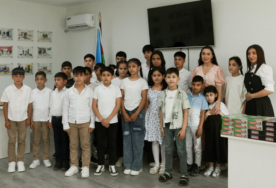 Heydər Əliyev Fondunun vitse-prezidenti Leyla Əliyeva və Bakı Media Mərkəzinin rəhbəri Arzu Əliyeva Xızıda Uşaq-Gənclər İdman-Şahmat Məktəbinin açılışında iştirak ediblər (FOTO)