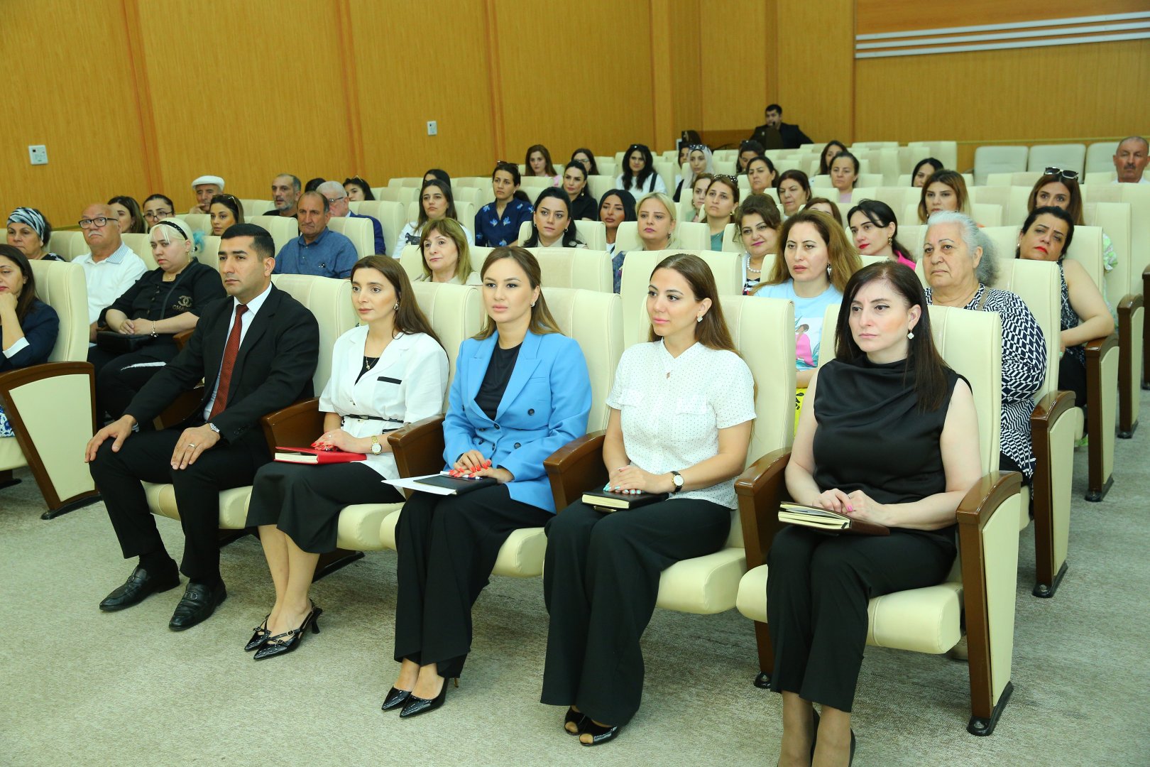 Milli Məclisin və Vəkillər Kollegiyasının təşəbbüsü ilə Binəqədidə aztəminatlı ailələrə hüquqi yardım aksiyası keçirilib (FOTO)