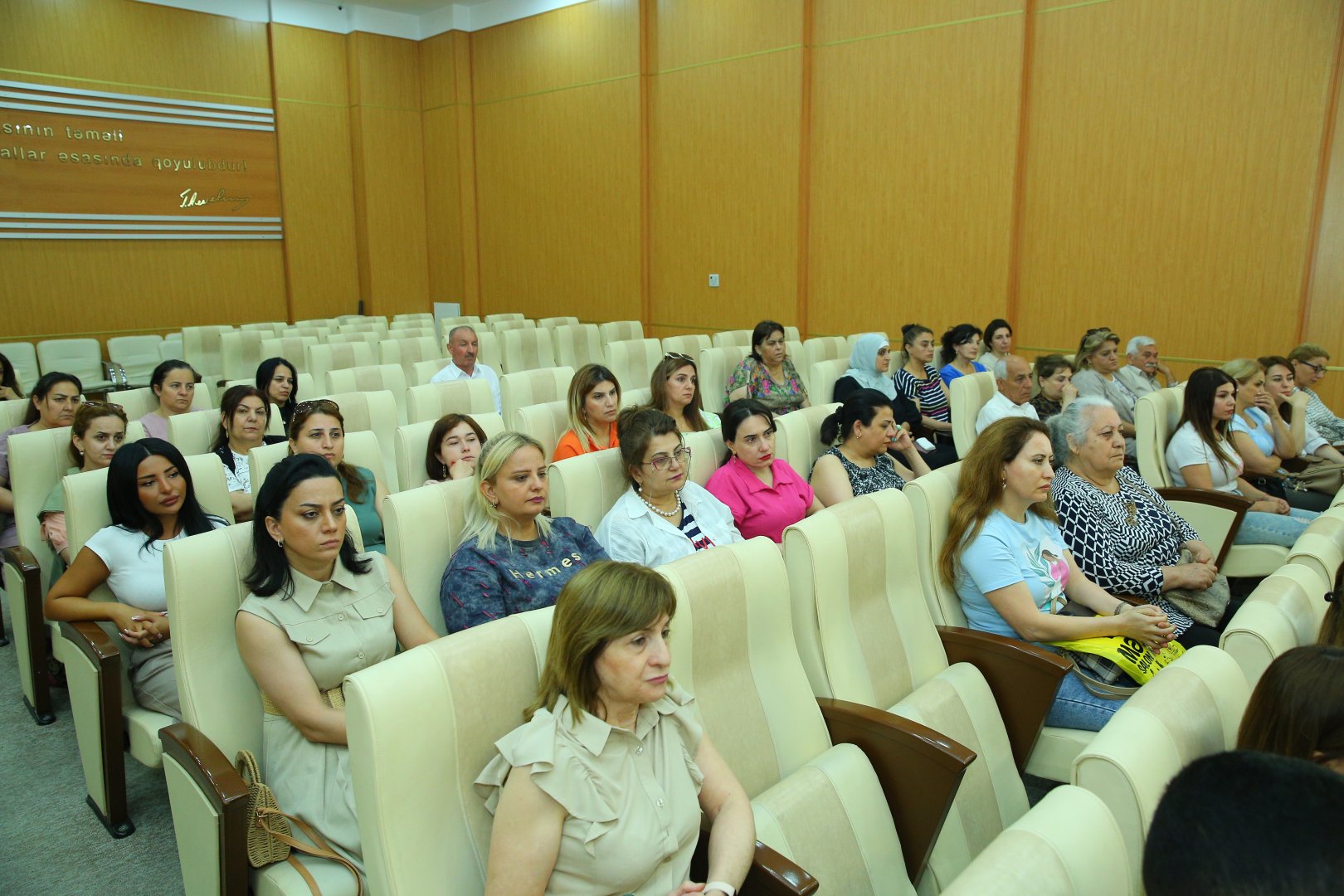 Milli Məclisin və Vəkillər Kollegiyasının təşəbbüsü ilə Binəqədidə aztəminatlı ailələrə hüquqi yardım aksiyası keçirilib (FOTO)