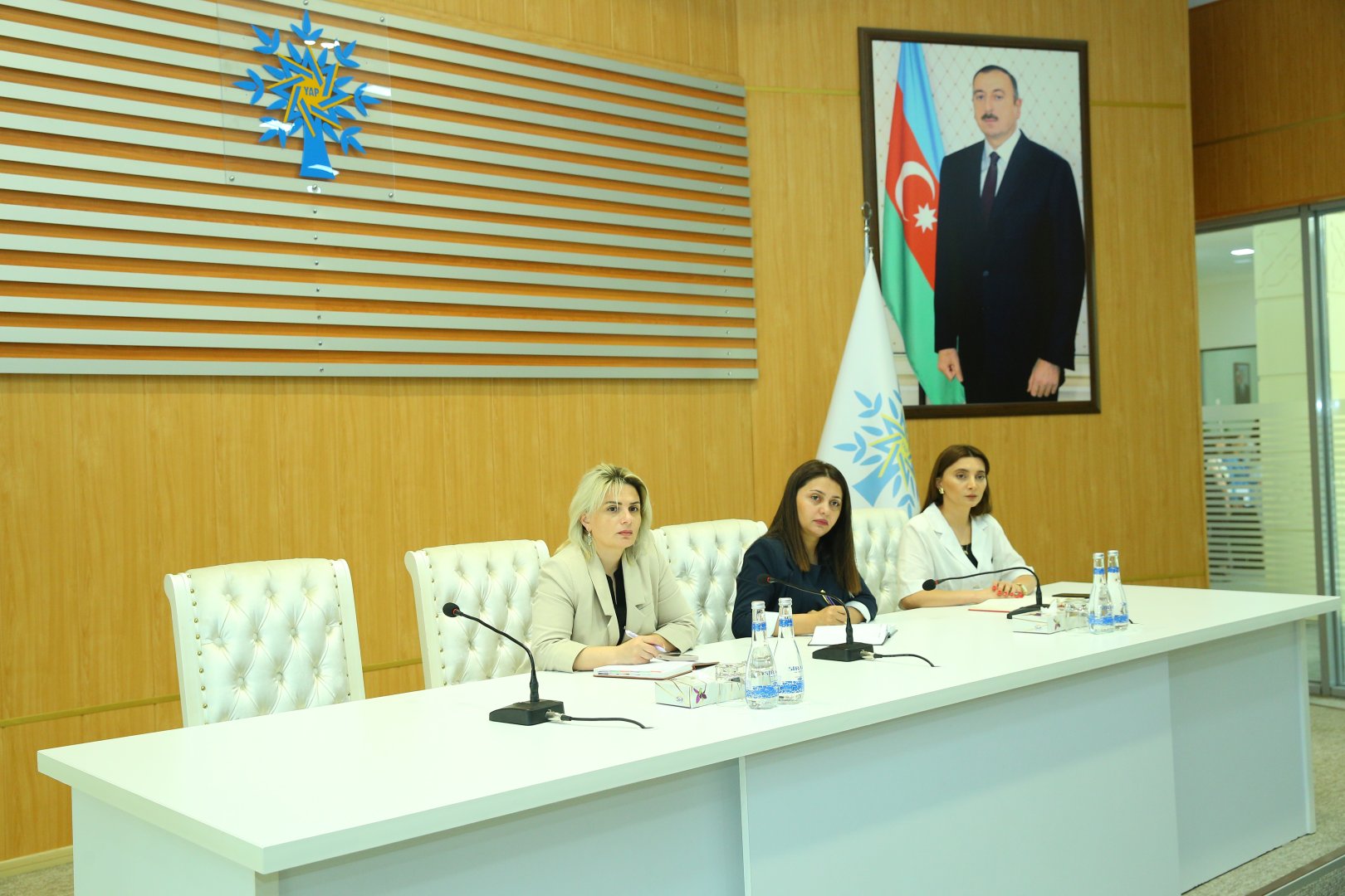 Milli Məclisin və Vəkillər Kollegiyasının təşəbbüsü ilə Binəqədidə aztəminatlı ailələrə hüquqi yardım aksiyası keçirilib (FOTO)