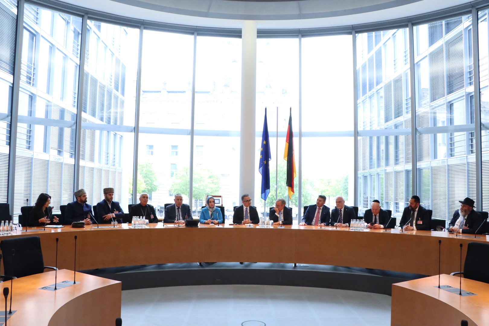 Dövlət Komitəsinin sədri Almaniya Bundestaqında görüş keçirib (FOTO)