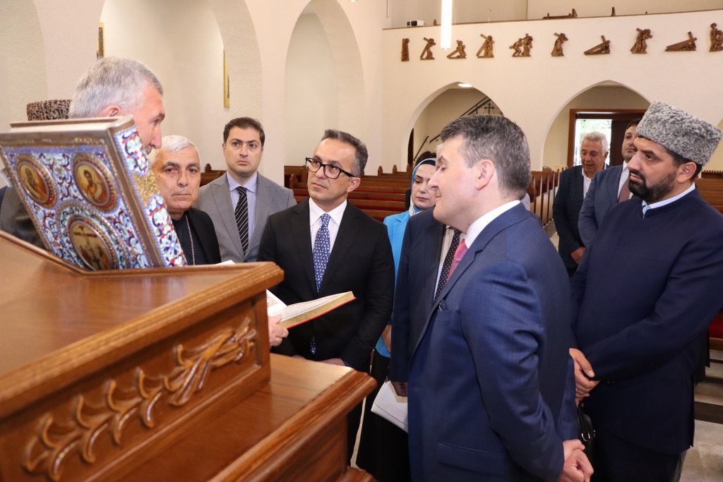 Azərbaycan nümayəndə heyəti Almaniyada müxtəlif dini konfessiyaların nümayəndələri ilə görüşüb (FOTO)